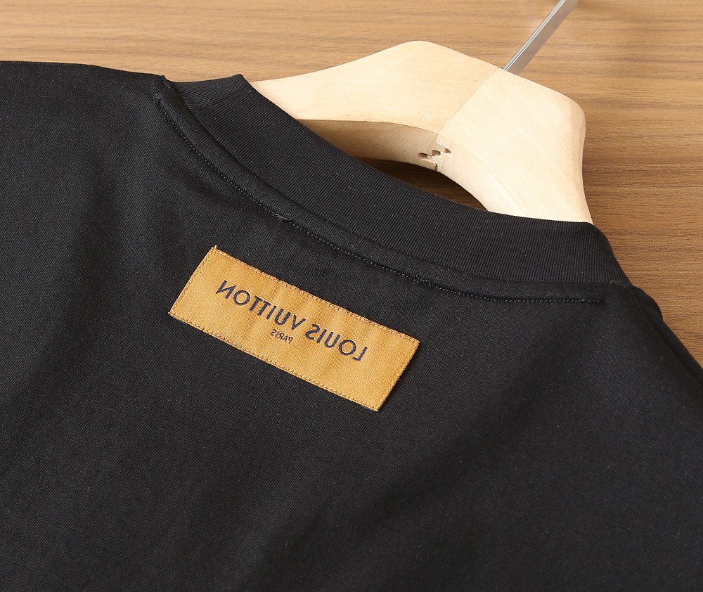 🌾LV 2026春夏新款首发专柜最新款短袖圆领T恤 高端订制 设计前卫时尚！品牌logo重工艺设计 高端