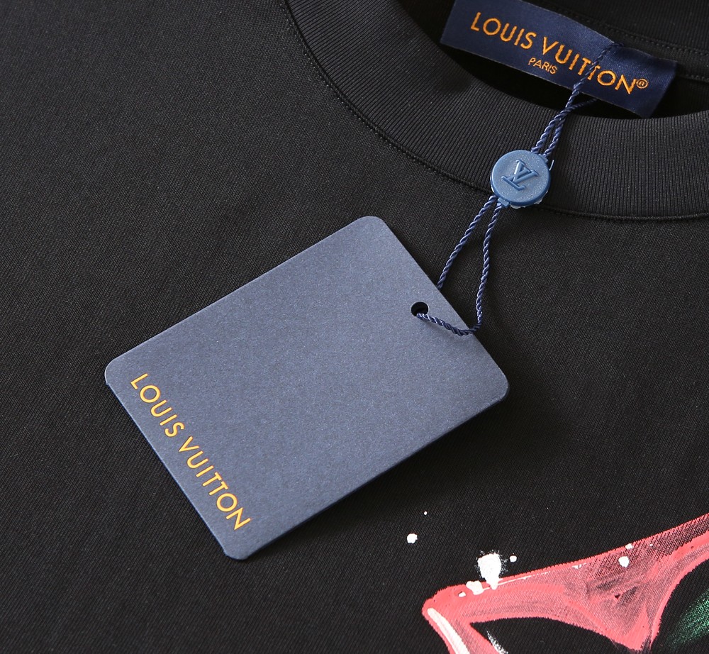 🌾LV 2026春夏新款首发专柜最新款短袖圆领T恤 高端订制 设计前卫时尚！品牌logo重工艺设计 高端