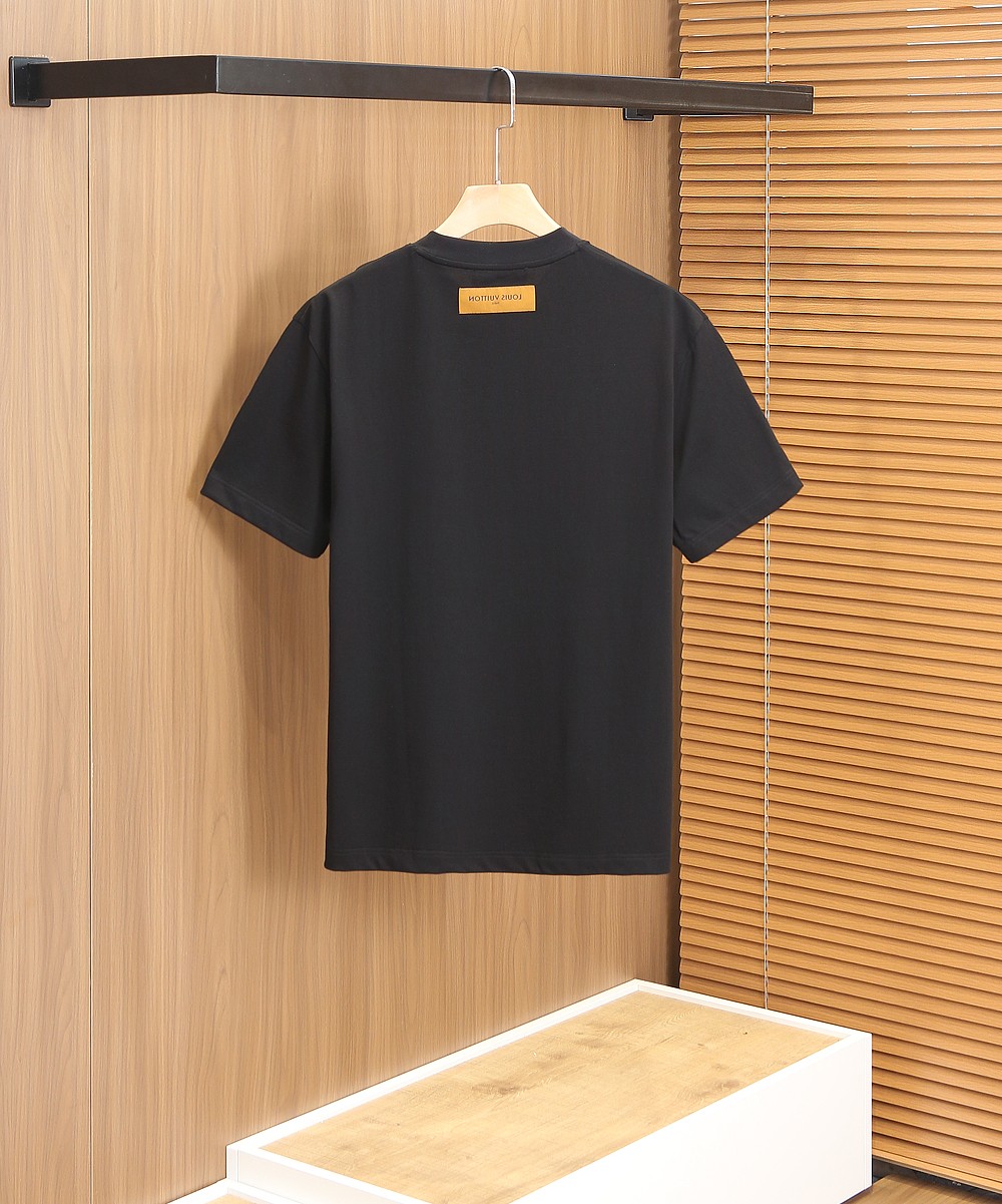 🌾LV 2026春夏新款首发专柜最新款短袖圆领T恤 高端订制 设计前卫时尚！品牌logo重工艺设计 高端