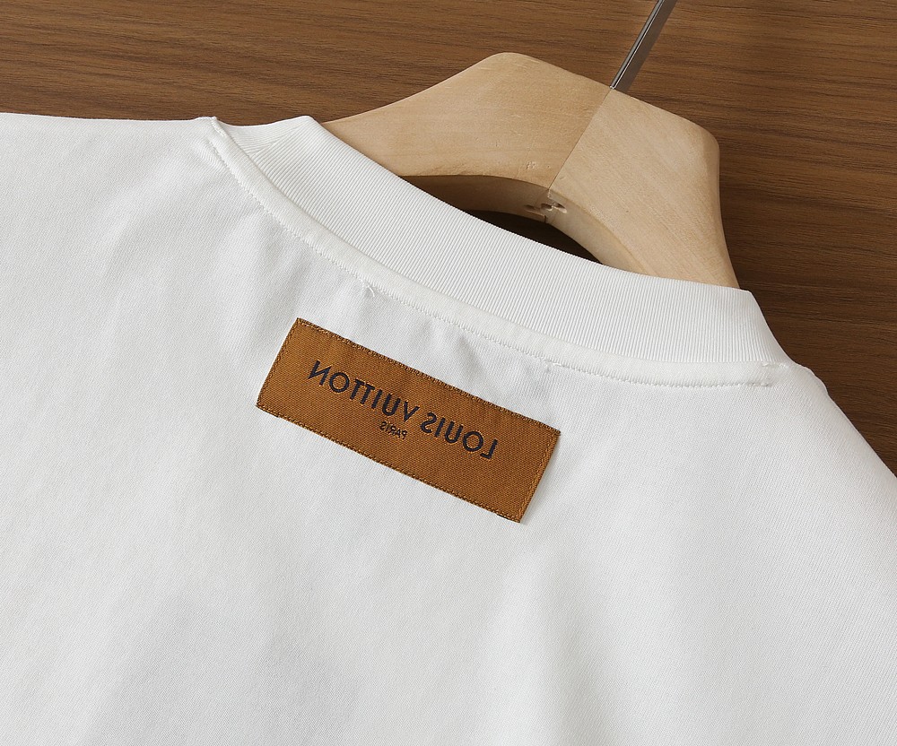 🌾LV 2026春夏新款首发专柜最新款短袖圆领T恤 高端订制 设计前卫时尚！品牌logo重工艺设计 高端