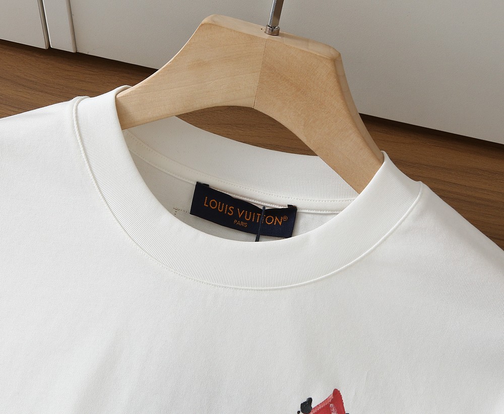 🌾LV 2026春夏新款首发专柜最新款短袖圆领T恤 高端订制 设计前卫时尚！品牌logo重工艺设计 高端