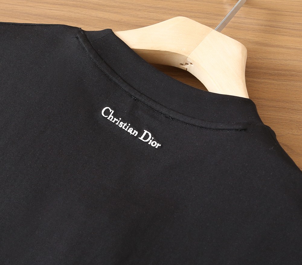 🌾迪奥 2026春夏新款首发专柜最新款短袖圆领T恤 高端订制 设计前卫时尚！品牌logo重工艺设计 高端