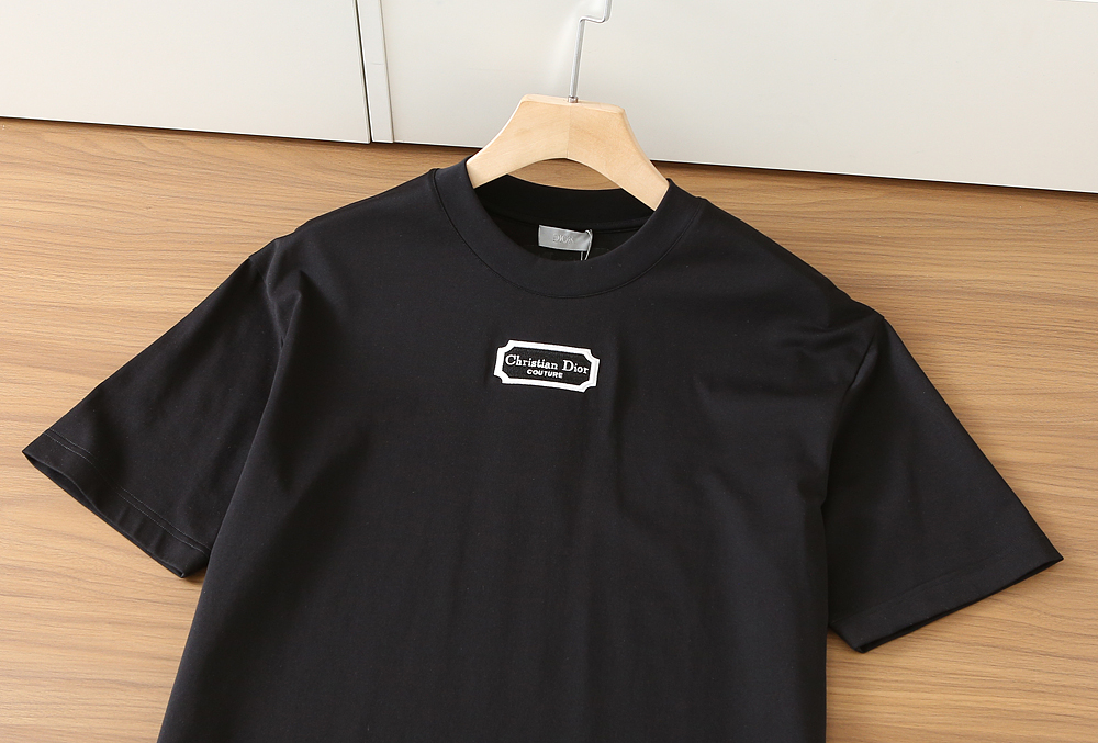 🌾迪奥 2026春夏新款首发专柜最新款短袖圆领T恤 高端订制 设计前卫时尚！品牌logo重工艺设计 高端