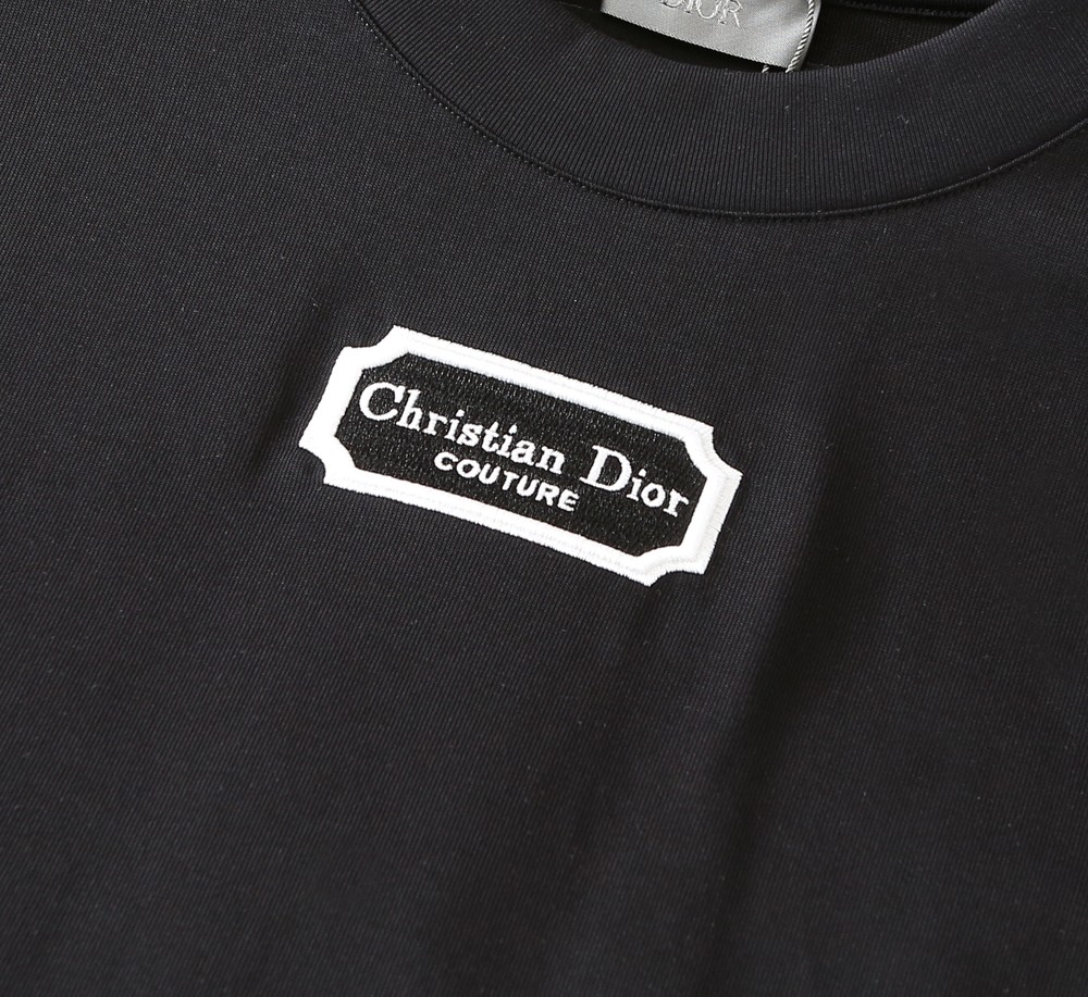 🌾迪奥 2026春夏新款首发专柜最新款短袖圆领T恤 高端订制 设计前卫时尚！品牌logo重工艺设计 高端