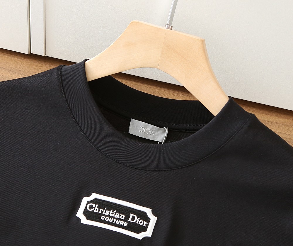 🌾迪奥 2026春夏新款首发专柜最新款短袖圆领T恤 高端订制 设计前卫时尚！品牌logo重工艺设计 高端