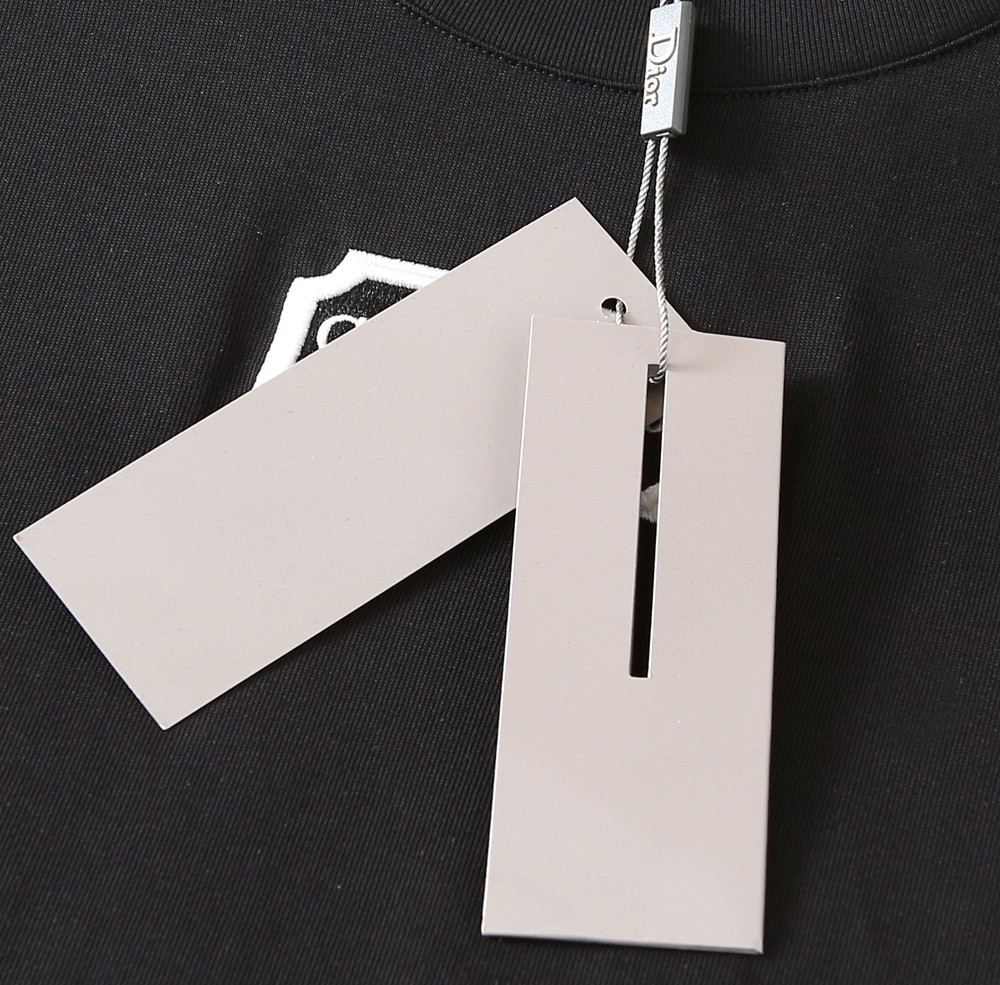 🌾迪奥 2026春夏新款首发专柜最新款短袖圆领T恤 高端订制 设计前卫时尚！品牌logo重工艺设计 高端