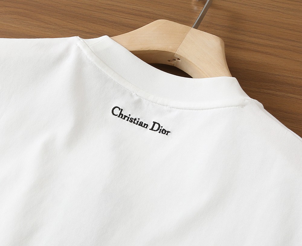 🌾迪奥 2026春夏新款首发专柜最新款短袖圆领T恤 高端订制 设计前卫时尚！品牌logo重工艺设计 高端