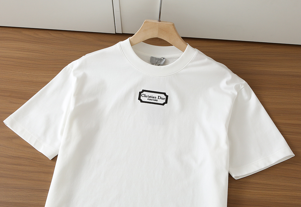 🌾迪奥 2026春夏新款首发专柜最新款短袖圆领T恤 高端订制 设计前卫时尚！品牌logo重工艺设计 高端