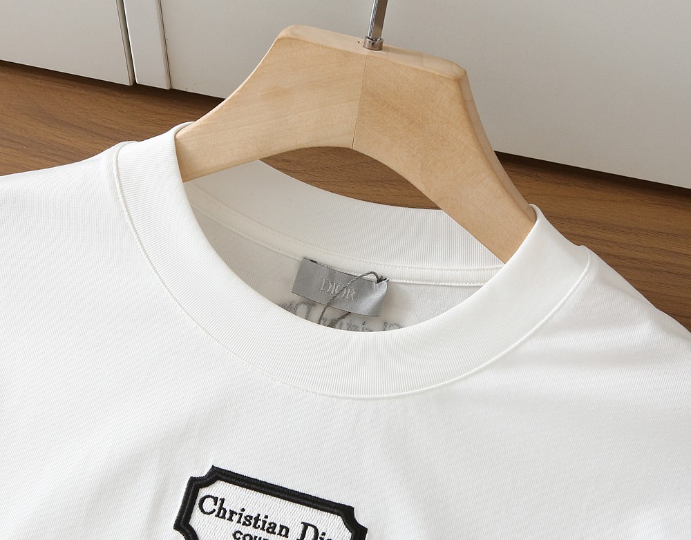 🌾迪奥 2026春夏新款首发专柜最新款短袖圆领T恤 高端订制 设计前卫时尚！品牌logo重工艺设计 高端