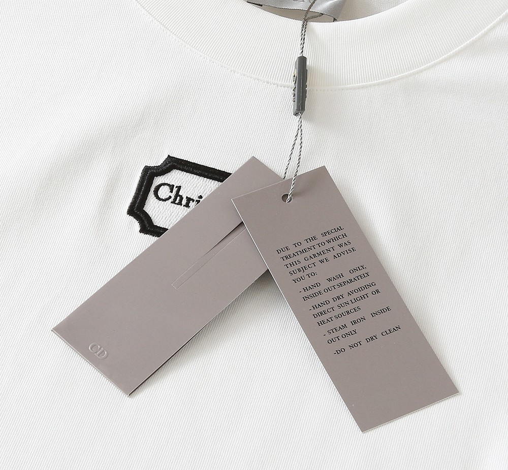 🌾迪奥 2026春夏新款首发专柜最新款短袖圆领T恤 高端订制 设计前卫时尚！品牌logo重工艺设计 高端