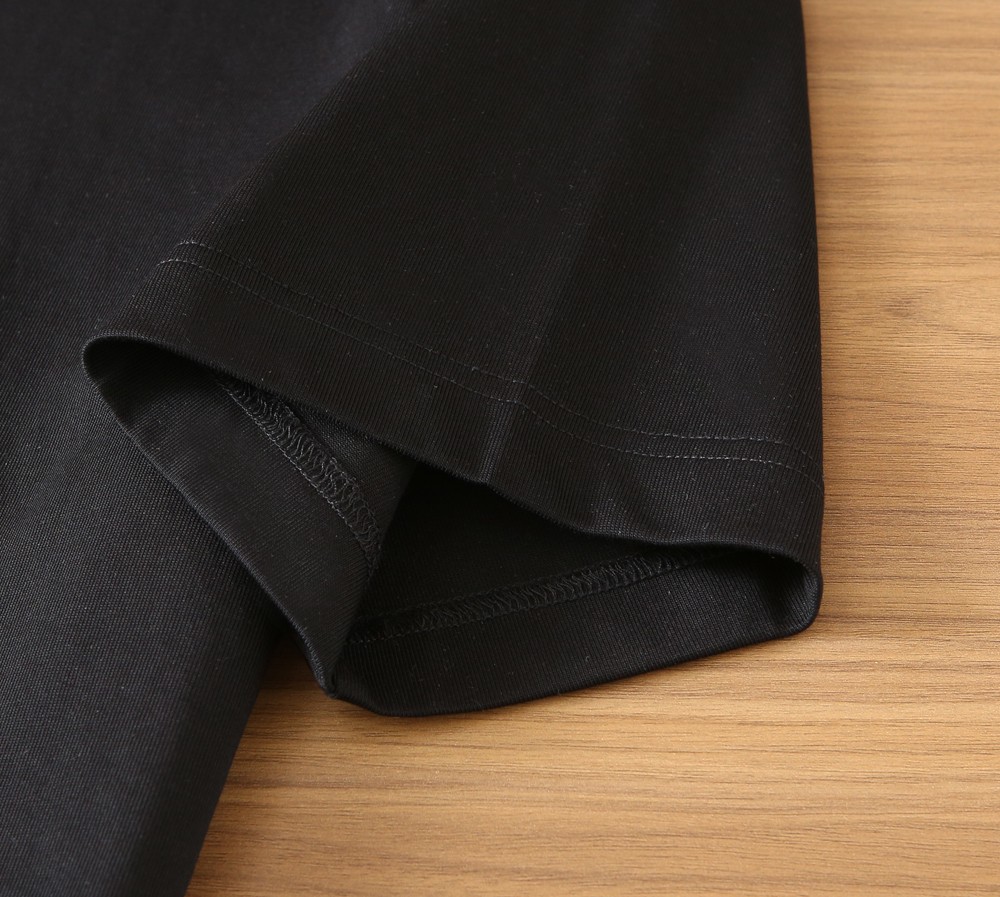 🌾普拉达PRADA2026春夏新款首发专柜最新款短袖圆领T恤 高端订制 设计前卫时尚！品牌logo重工艺