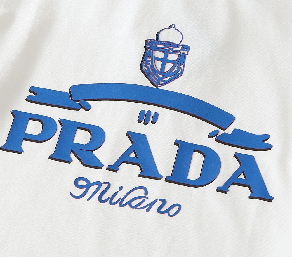 🌾普拉达PRADA2026春夏新款首发专柜最新款短袖圆领T恤 高端订制 设计前卫时尚！品牌logo重工艺