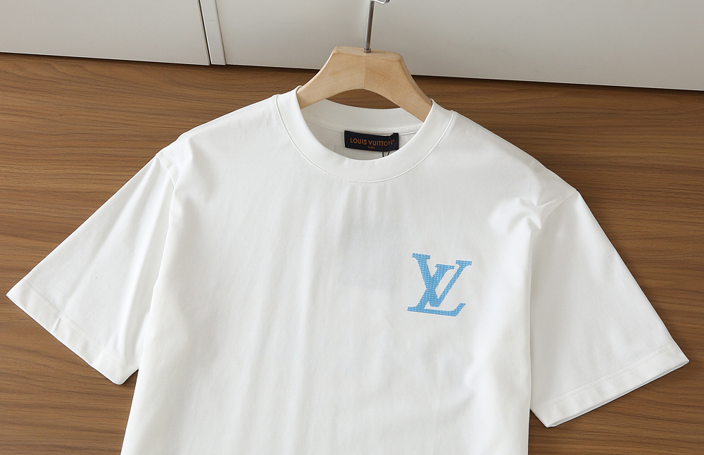 🌾LV 2026春夏新款首发专柜最新款短袖圆领T恤 高端订制 设计前卫时尚！品牌logo重工艺设计 高端