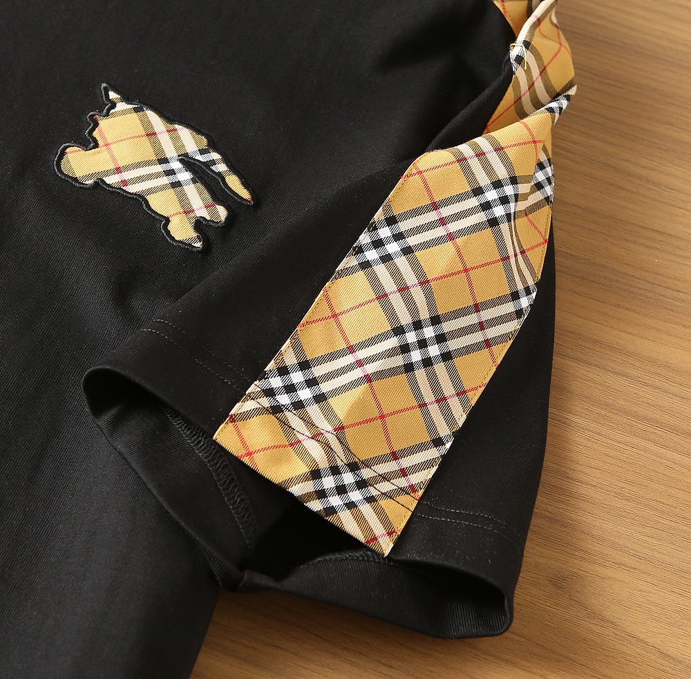 🌾巴宝莉2026春夏新款首发专柜最新款短袖圆领T恤 高端订制 设计前卫时尚！品牌logo重工艺设计 高端