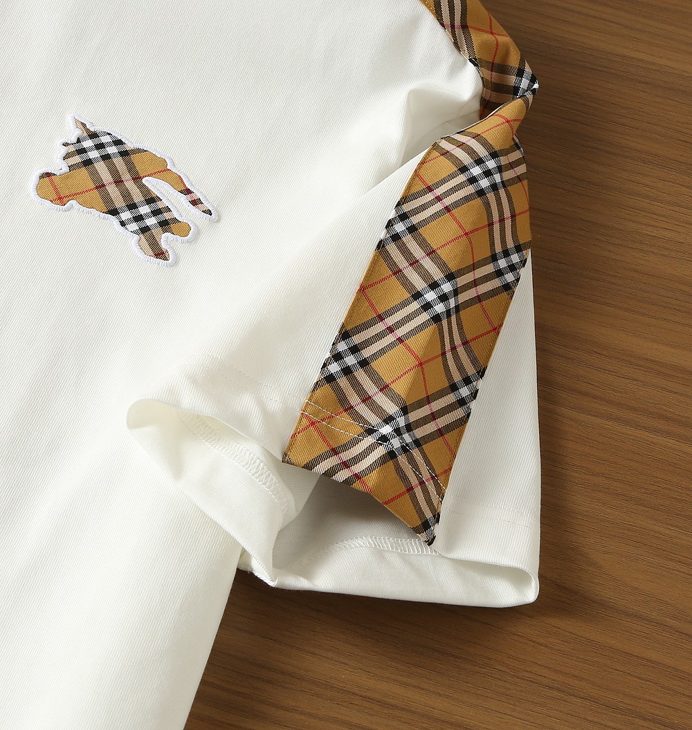 🌾巴宝莉2026春夏新款首发专柜最新款短袖圆领T恤 高端订制 设计前卫时尚！品牌logo重工艺设计 高端