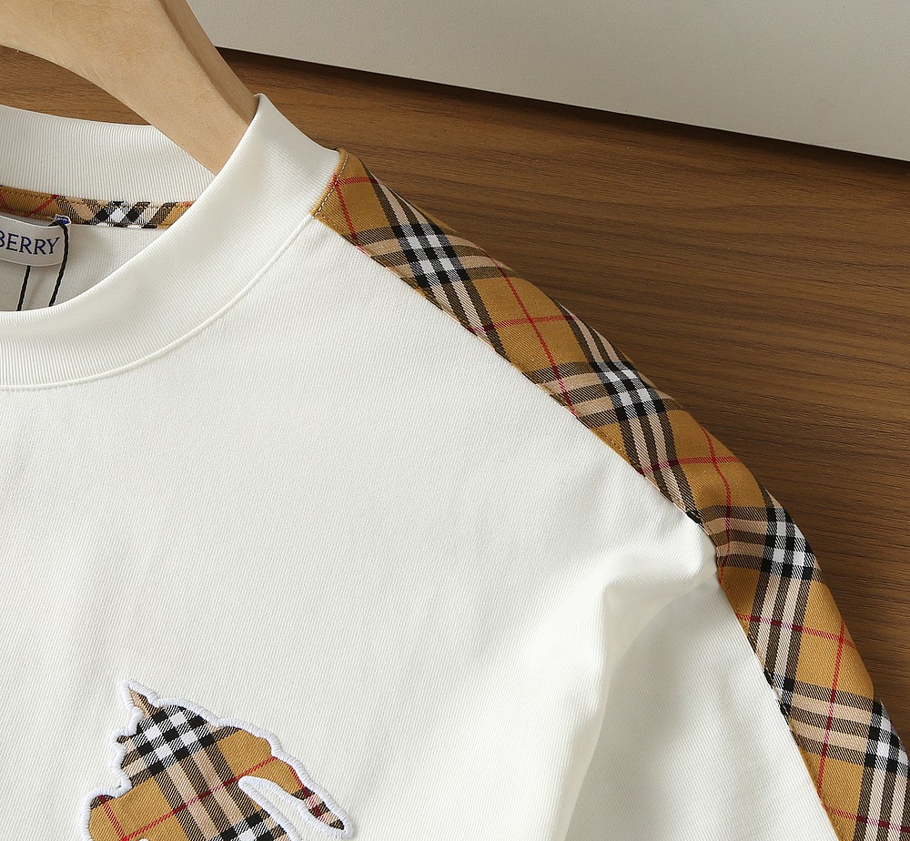 🌾巴宝莉2026春夏新款首发专柜最新款短袖圆领T恤 高端订制 设计前卫时尚！品牌logo重工艺设计 高端