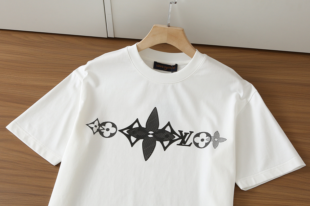 🌾LV 2026春夏新款首发专柜最新款短袖圆领T恤 高端订制 设计前卫时尚！品牌logo重工艺设计 高端
