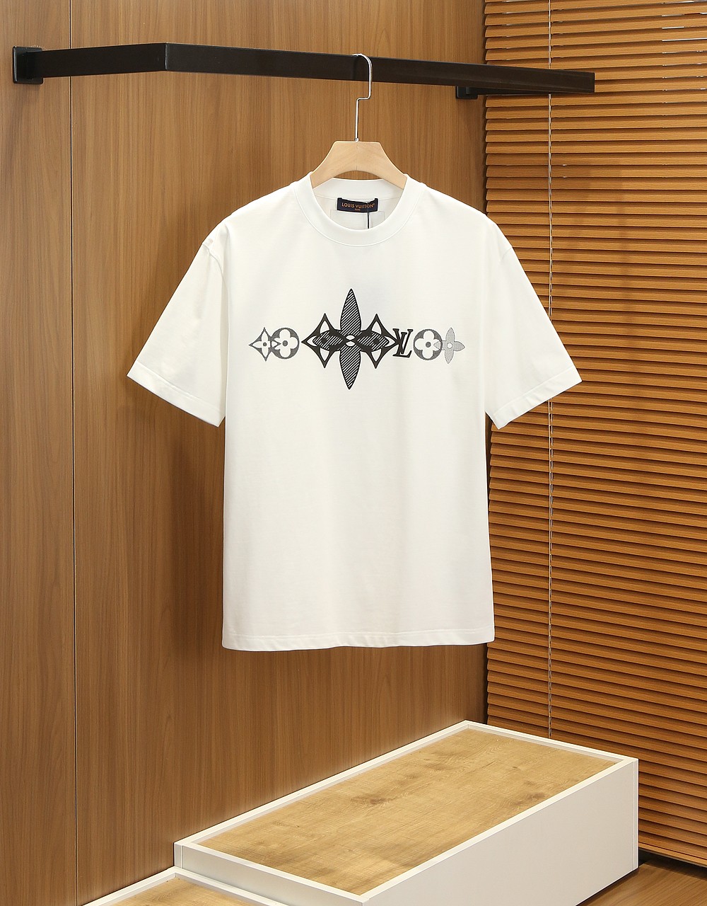 🌾LV 2026春夏新款首发专柜最新款短袖圆领T恤 高端订制 设计前卫时尚！品牌logo重工艺设计 高端