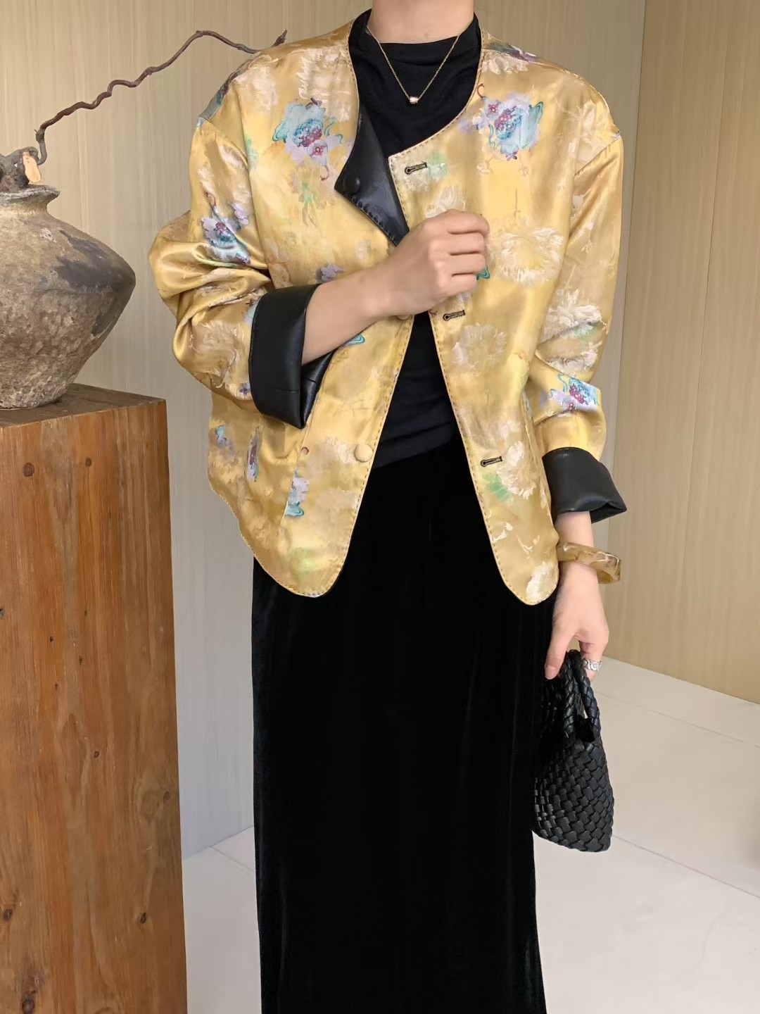 “Chinese Protein Skincare: Quality Women’s Outfits with Fragrance Bags & Dust-proof Features” - 图片 1