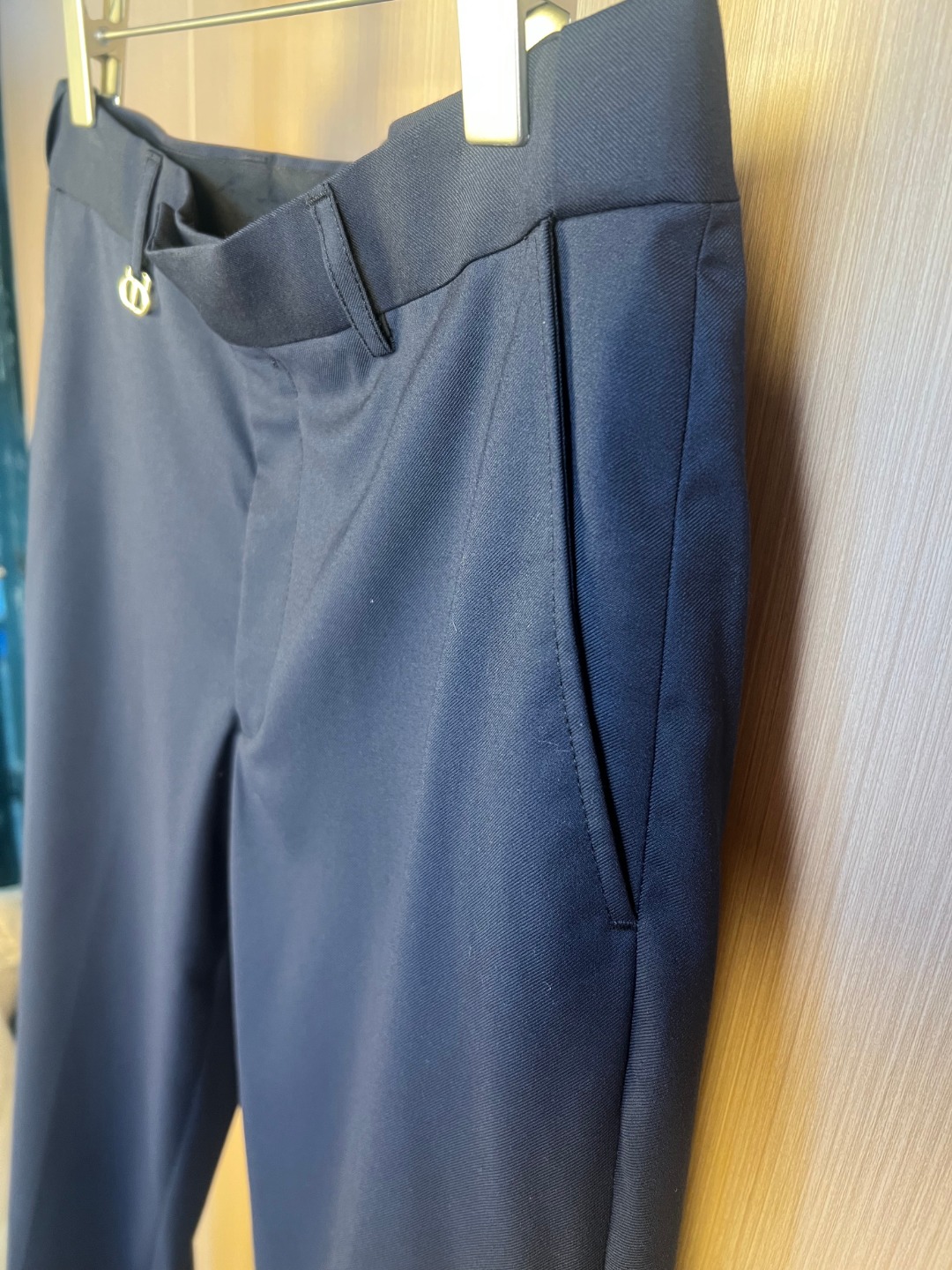 Dior 同步新品迪奥/Dior 2025年春秋男士 蓝色 商务休闲轻便西裤 整体轮廓趋于简约风格