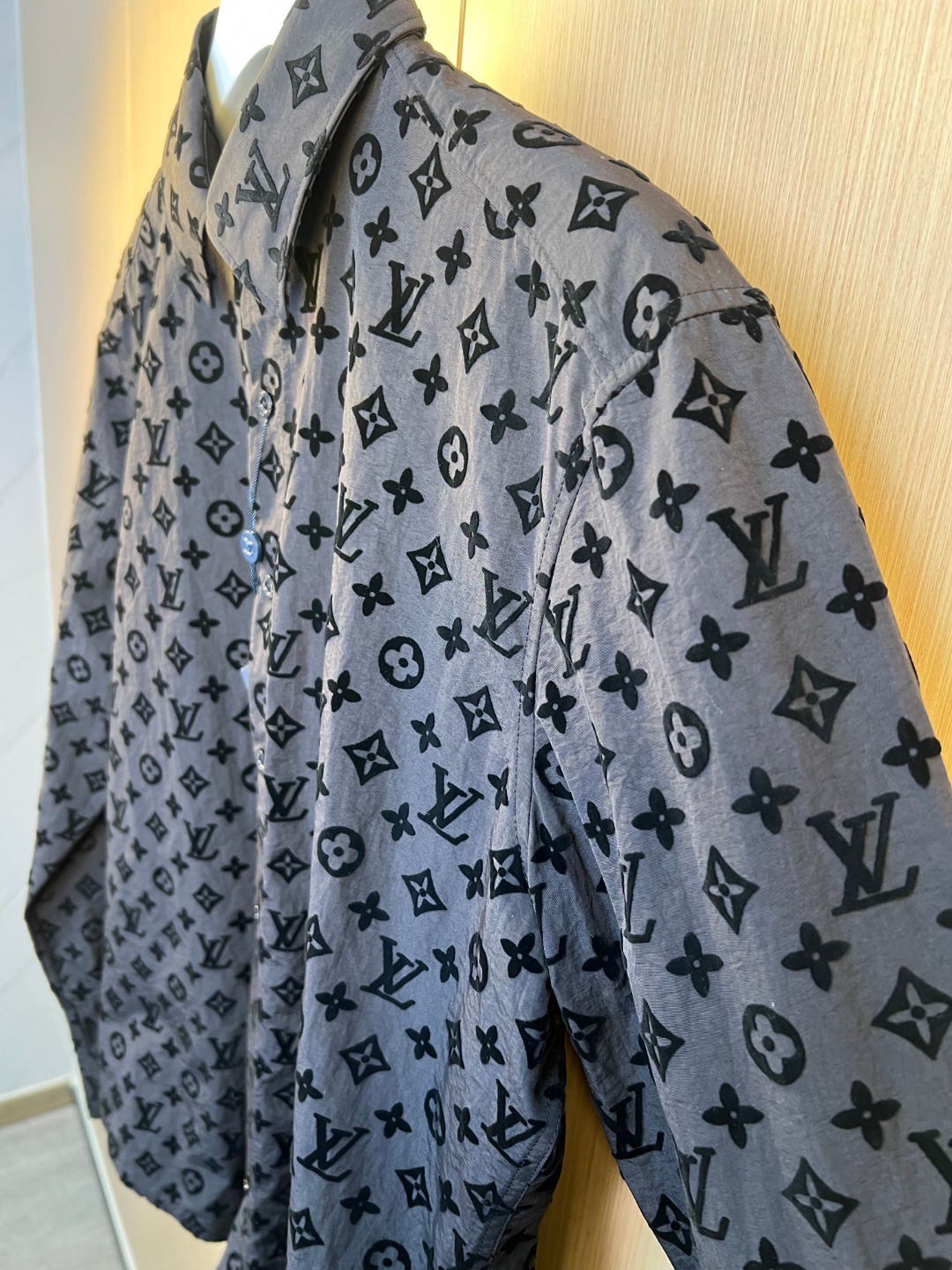 Louis Vuitton Classic Flocked Long Sleeve Shirt, Iconic Fashion Statement 5 o 1j7k6l69c15bd94nvsc9341icu3