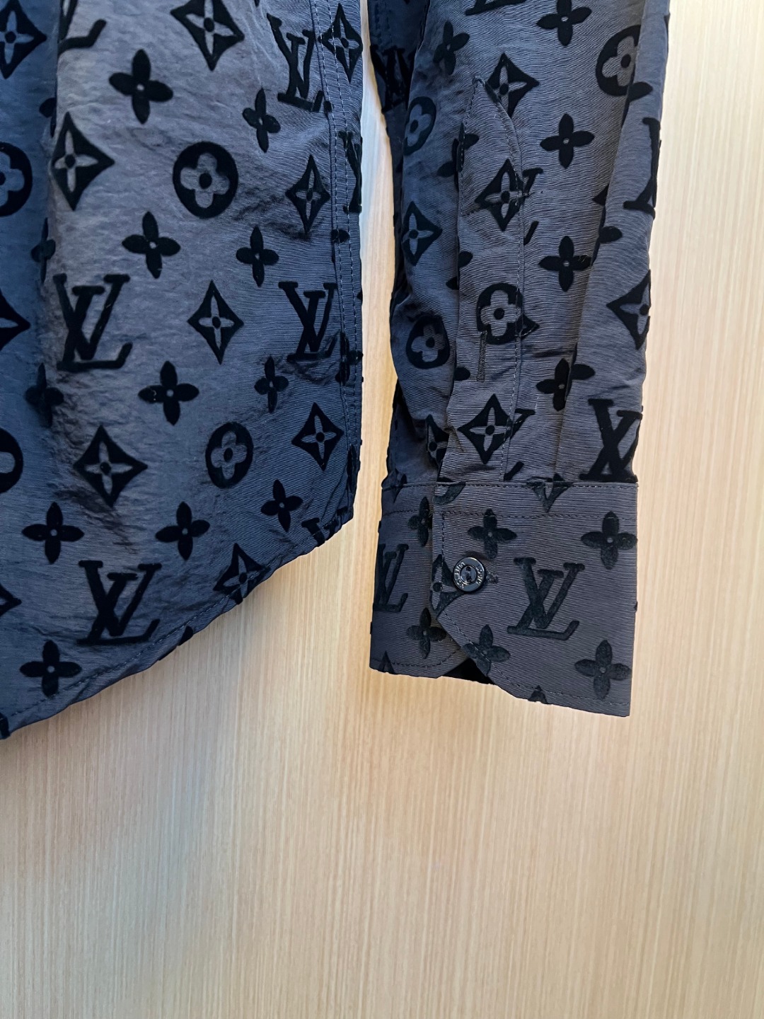 Louis Vuitton Classic Flocked Long Sleeve Shirt, Iconic Fashion Statement 9 o 1j7k6l69d1eco1o001ejm126j2j17