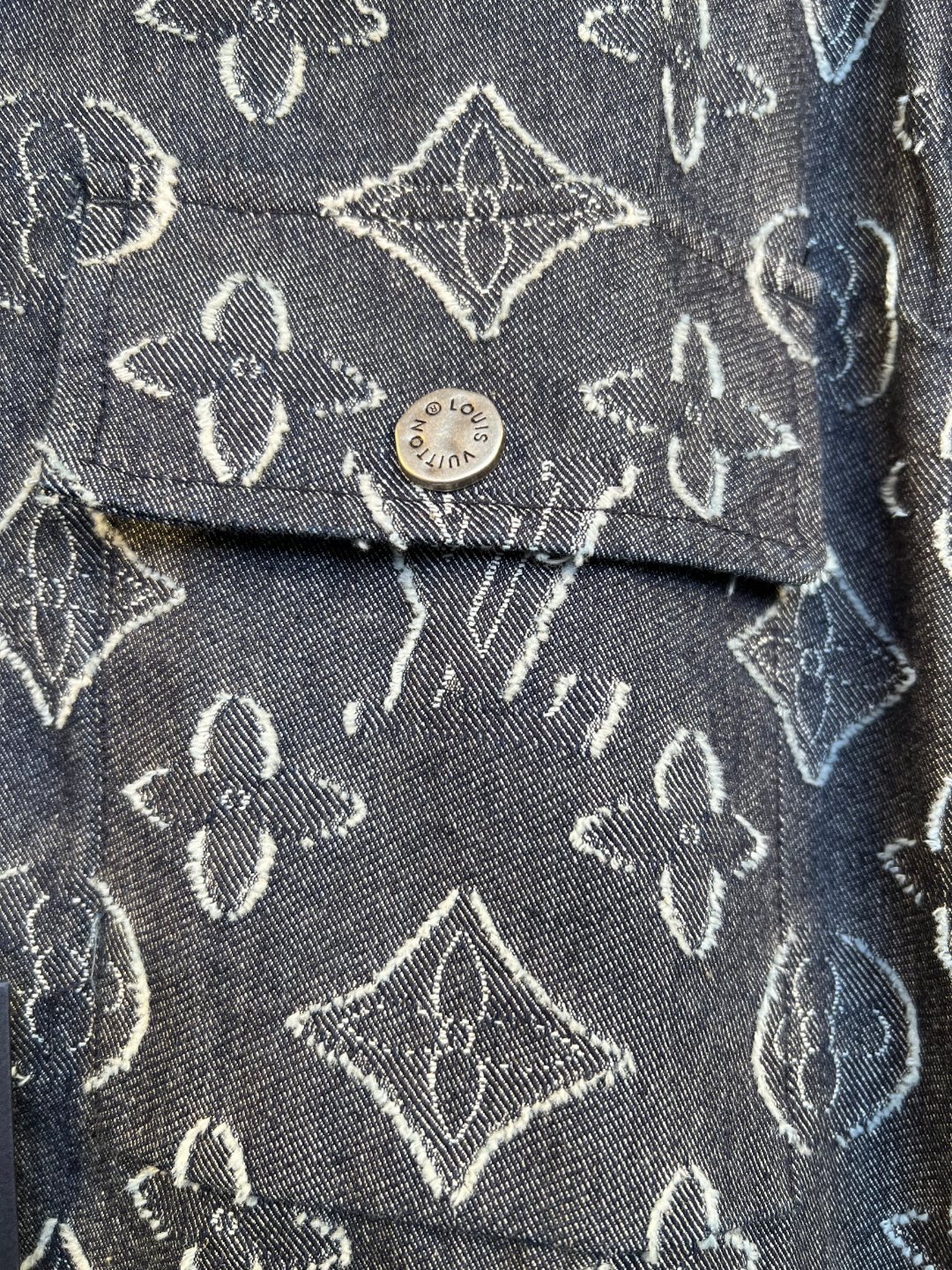 Louis Vuitton 25SS Jacquard Monogram Denim Blouson Jacket - Black, Size S-XL 3 o 1j7pb1hes3d8amm1h6u1kq2kjk1