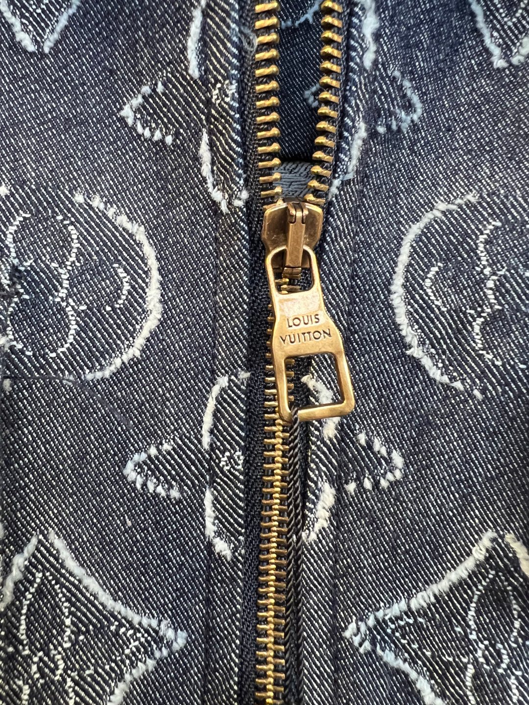 Louis Vuitton 25SS Jacquard Monogram Denim Blouson Jacket - Black, Size S-XL 4 o 1j7pb1het1qsp1o4dtvuu3v1tef2