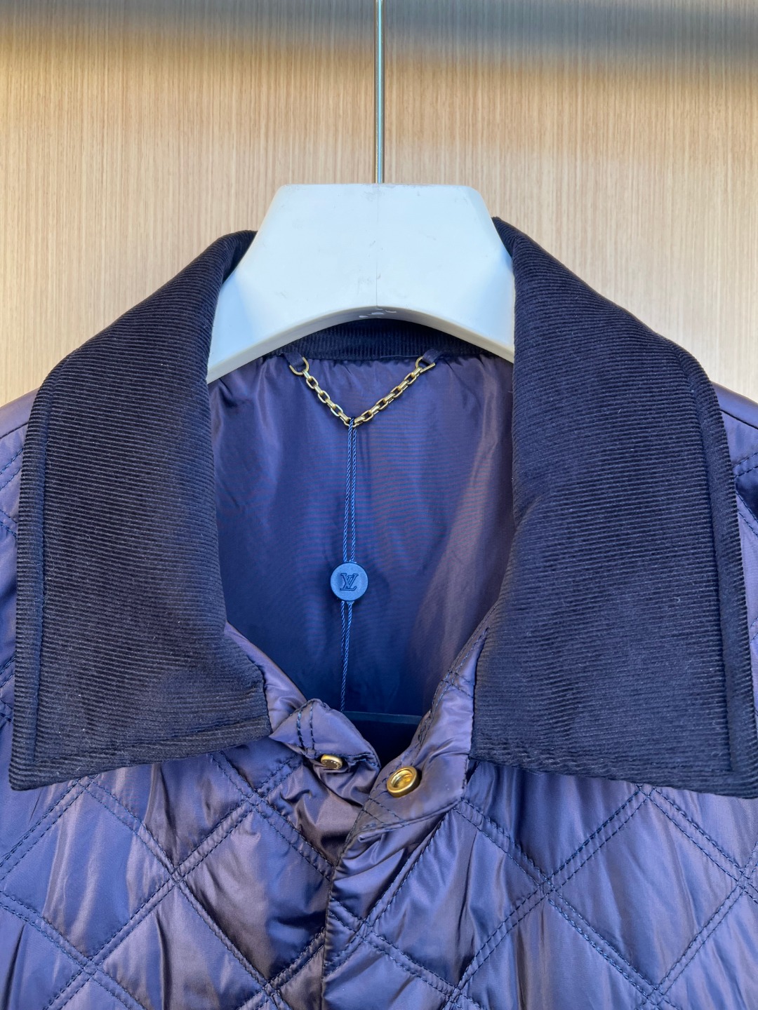 Classic Louis Vuitton Quilted Jacket, Elegant and Warm Outerwear for Style 4 o 1j7pckqer1ooq1aqontb1qqs179g3