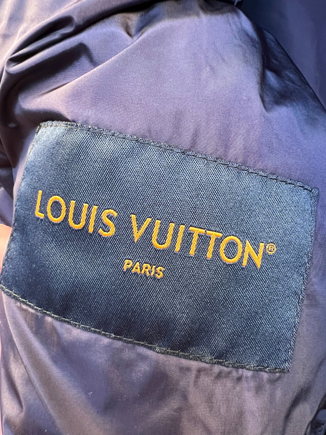 Classic Louis Vuitton Quilted Jacket, Elegant and Warm Outerwear for Style 6 o 1j7pckqes19csifs122s1d1mpn25