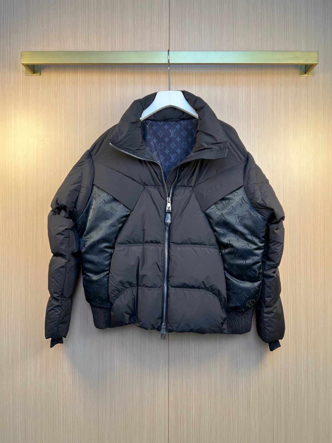 NO:639198,1V Louis 25SS winter new style stand collar splicing logo printing national standard 90 white duck down jacket size 48 50 52 54 56, Louis Vuitton-clothing, louis vuitton, down jacket, alexander wang198609091V路易 25SS冬季新款立领拼接logo印花国标90白鸭绒羽绒服 尺寸48 50 52 54 56,路易威登-服装,louis vuitton,down jacket,alexander wang,Women's clothing