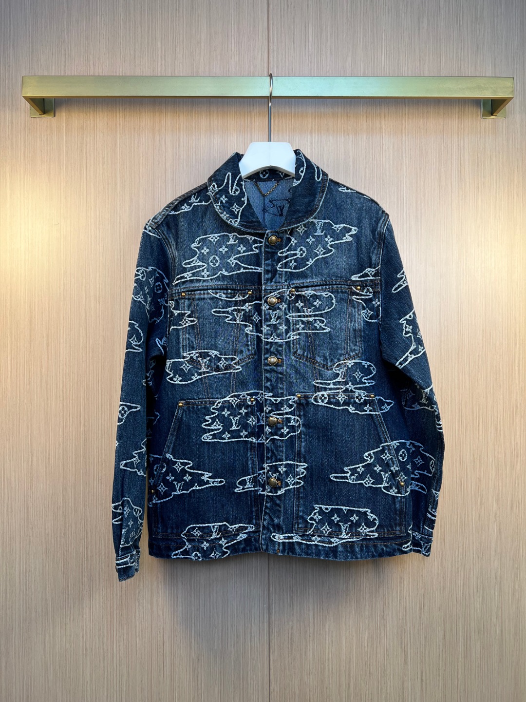 NO:639223,1V Louis 25FW new style all-over printed Monogram cloud embroidered denim jacket size 46 48 50 52, Louis Vuitton-clothing, louis vuitton, jackets & coats, alexander wang198609091V路易 25FW新款 满印老花Monogram云朵刺绣牛仔外套 尺寸46 48 50 52,路易威登-服装,louis vuitton,jackets & coats,alexander wang,Women's clothing