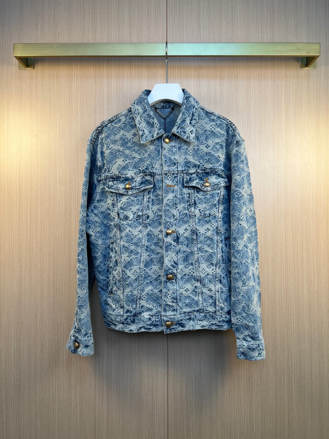 NO:639213,1V Louis SS26 Monogram all-over jacquard trucker denim jacket size S M L XL,Louis Vuitton-clothing,louis vuitton,jackets & coats,jackets & coats,alexander wang198609091V路易 SS26 Monogram满印提花卡车牛仔夹克外套 尺寸S M L XL,路易威登-服装,louis vuitton,jackets & coats,jackets & coats,alexander wang,Women's clothing