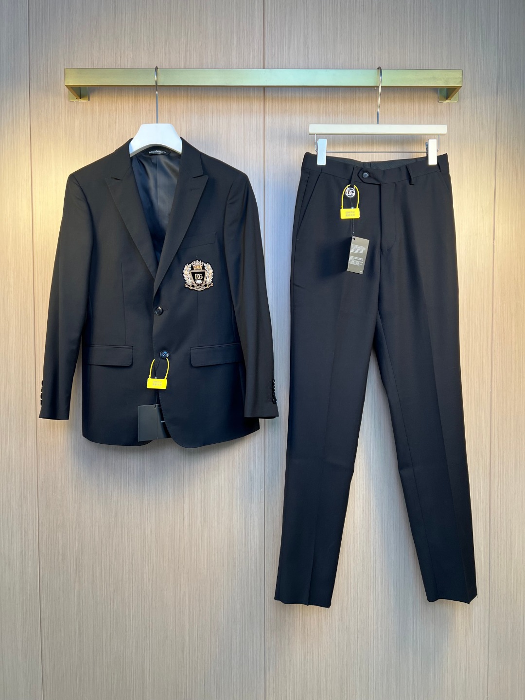 NO:639220,Suit Dolce & Gabbana D&G 2026ss new casual suit suit Gold big badge logo high-density embroidery stitching Customized DG buttons Size tops 46 48 50 52 54 56 58 pants 29 30 31 32 33 34 36 38, Dolce & Gabbana-clothing, Dolce&Gabbana, Dolce&Gabbana, business suit, alexander  wang19860909套装 杜嘉班纳D&G 2026ss新款休闲西装西服 金色大徽章logo高密度刺绣针缝 定制DG钮扣 尺寸上衣46 48 50 52 54 56 58 裤子29 30 31 32 33 34 36 38,杜嘉班纳-服装,Dolce&Gabbana,Dolce&Gabbana,business suit,alexander wang,Women's clothing