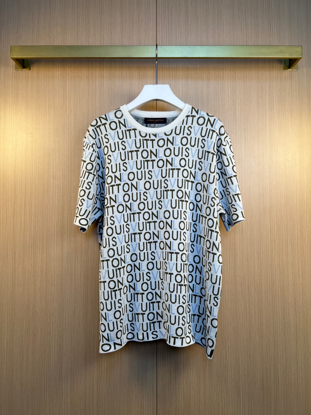 NO:639215,1V Louis 26ss early autumn new intarsia full letter LOGO sweater short-sleeved size S M L XL, Louis Vuitton-clothing, louis vuitton, T-shirt, alexander wang198609091V路易 26ss早秋新款嵌花满幅字母LOGO针织衫短袖 尺寸S M L XL,路易威登-服装,louis vuitton,T-shirt,alexander wang,Women's clothing