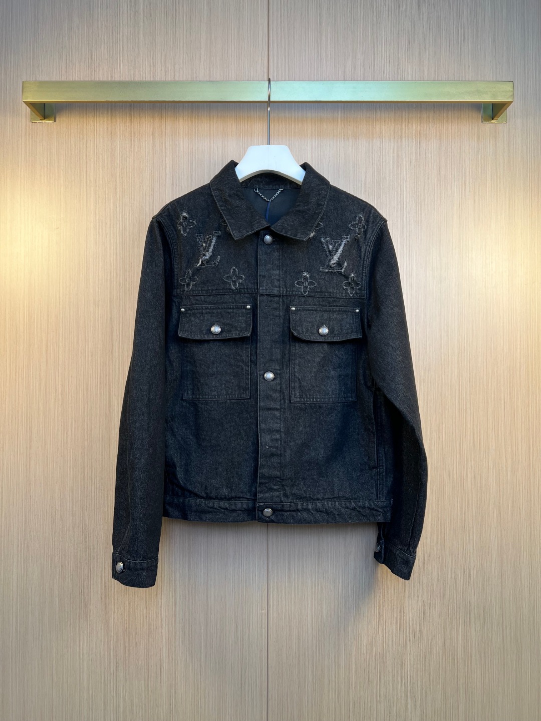 NO:639195,1V Louis 26ss new MONOGRAM torn cut letter denim jacket size 46 48 50 52, Louis Vuitton-clothing, louis vuitton, jackets & coats, alexander wang198609091V路易 26ss新款MONOGRAM撕裂剪花字母牛仔外套 尺寸46 48 50 52,路易威登-服装,louis vuitton,jackets & coats,alexander wang,Women's clothing