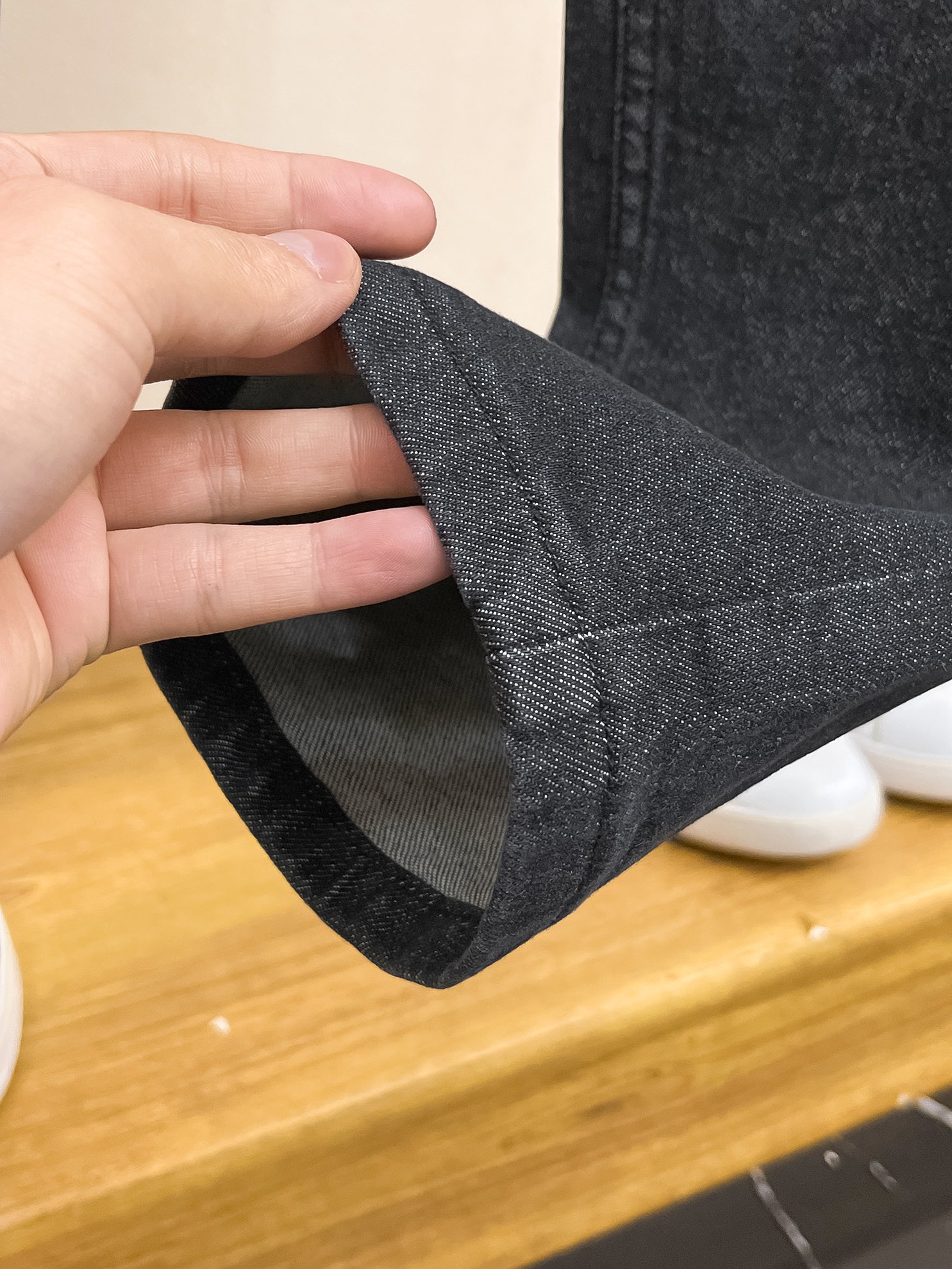 官网专柜同步有售，原单狠货，超级有范儿的一款牛仔裤，定制原版水洗牛仔面料，独特设计，顶级印花工艺字母图案