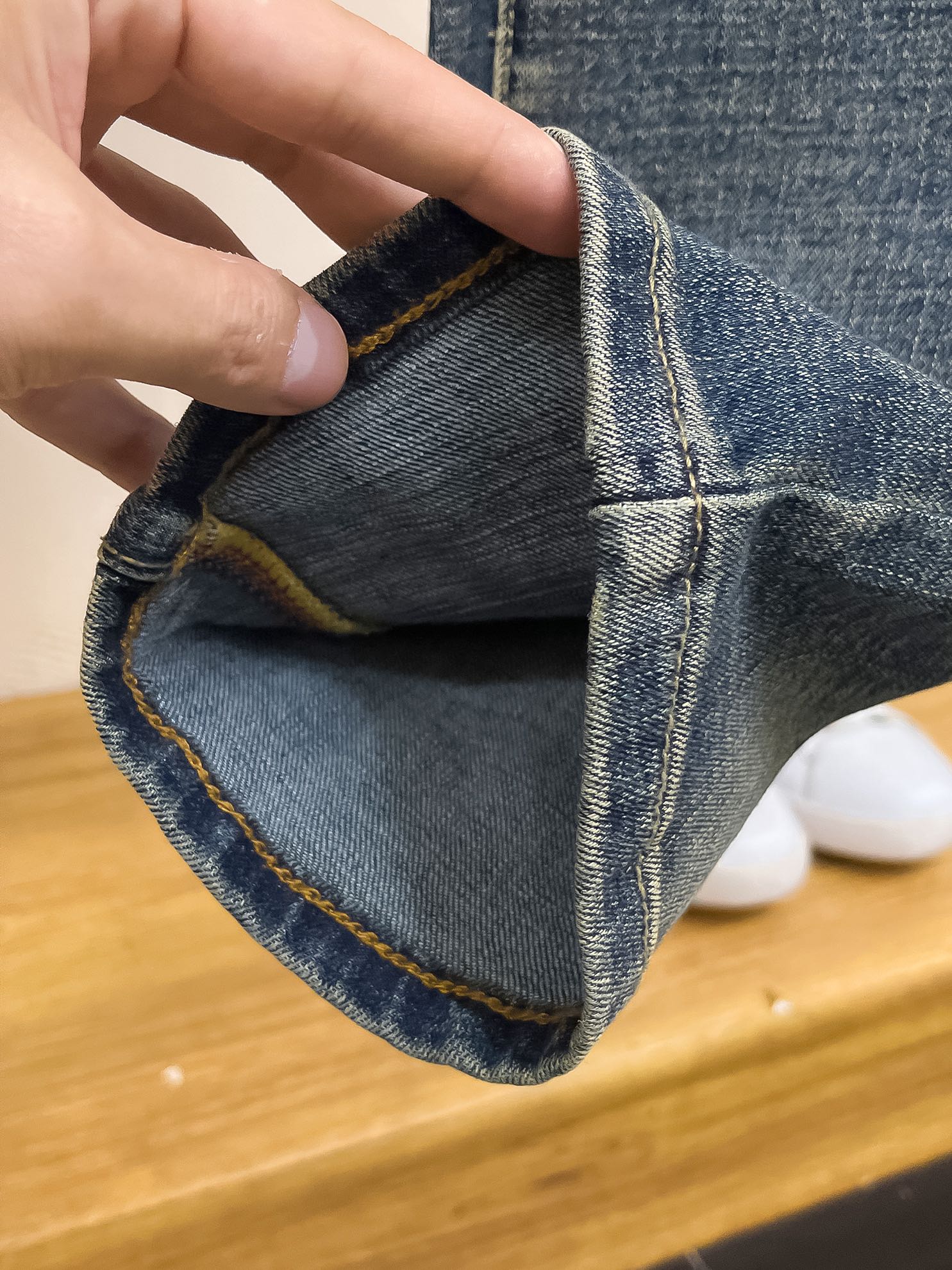 官网专柜同步有售，原单狠货，超级有范儿的一款牛仔裤，定制原版水洗牛仔面料，独特设计，顶级印花工艺字母图案