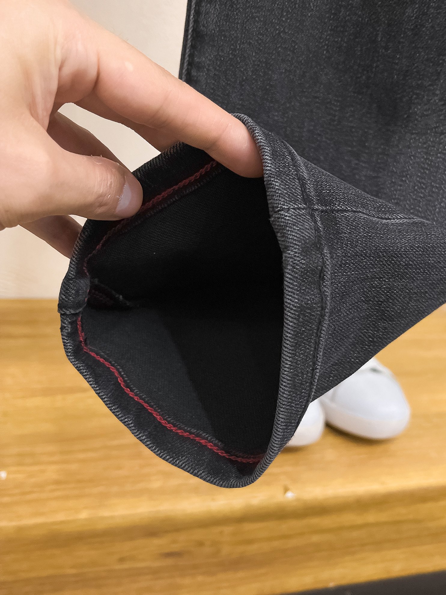 官网专柜同步有售，原单狠货，超级有范儿的一款牛仔裤，定制原版水洗牛仔面料，独特设计，顶级印花工艺字母图案