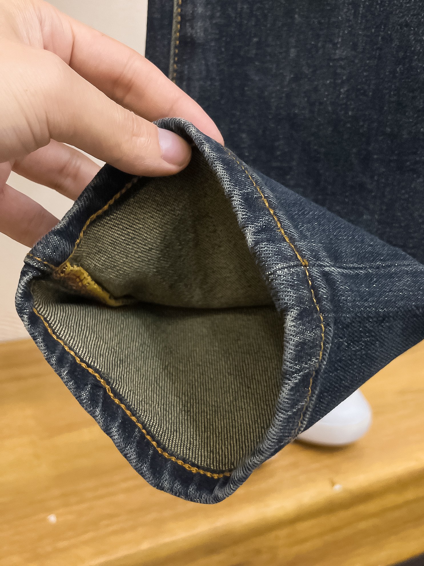 官网专柜同步有售，原单狠货，超级有范儿的一款牛仔裤，定制原版水洗牛仔面料，独特设计，顶级印花工艺字母图案