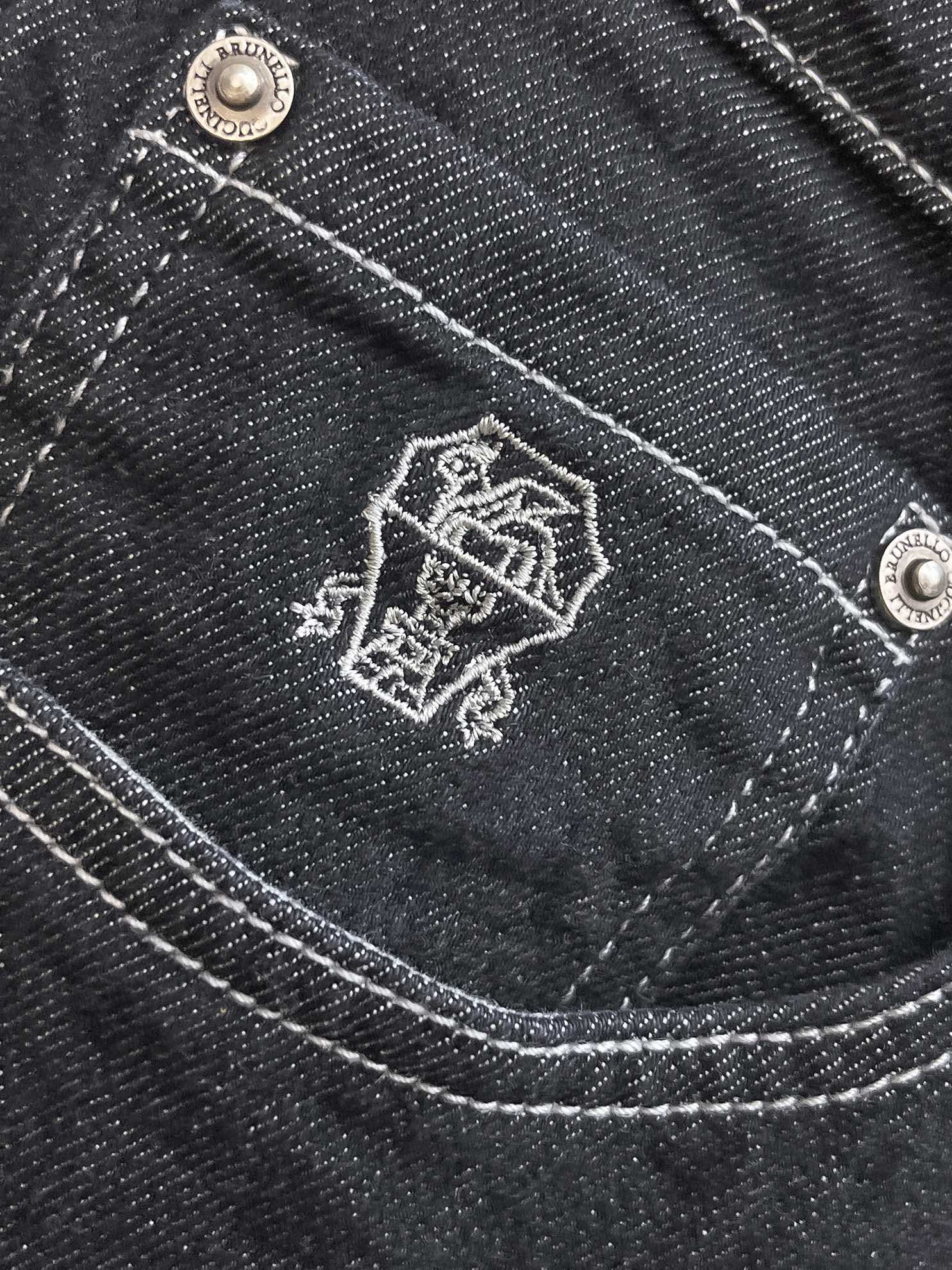 官网专柜同步有售，原单狠货，超级有范儿的一款牛仔裤，定制原版水洗牛仔面料，独特设计，顶级印花工艺字母图案