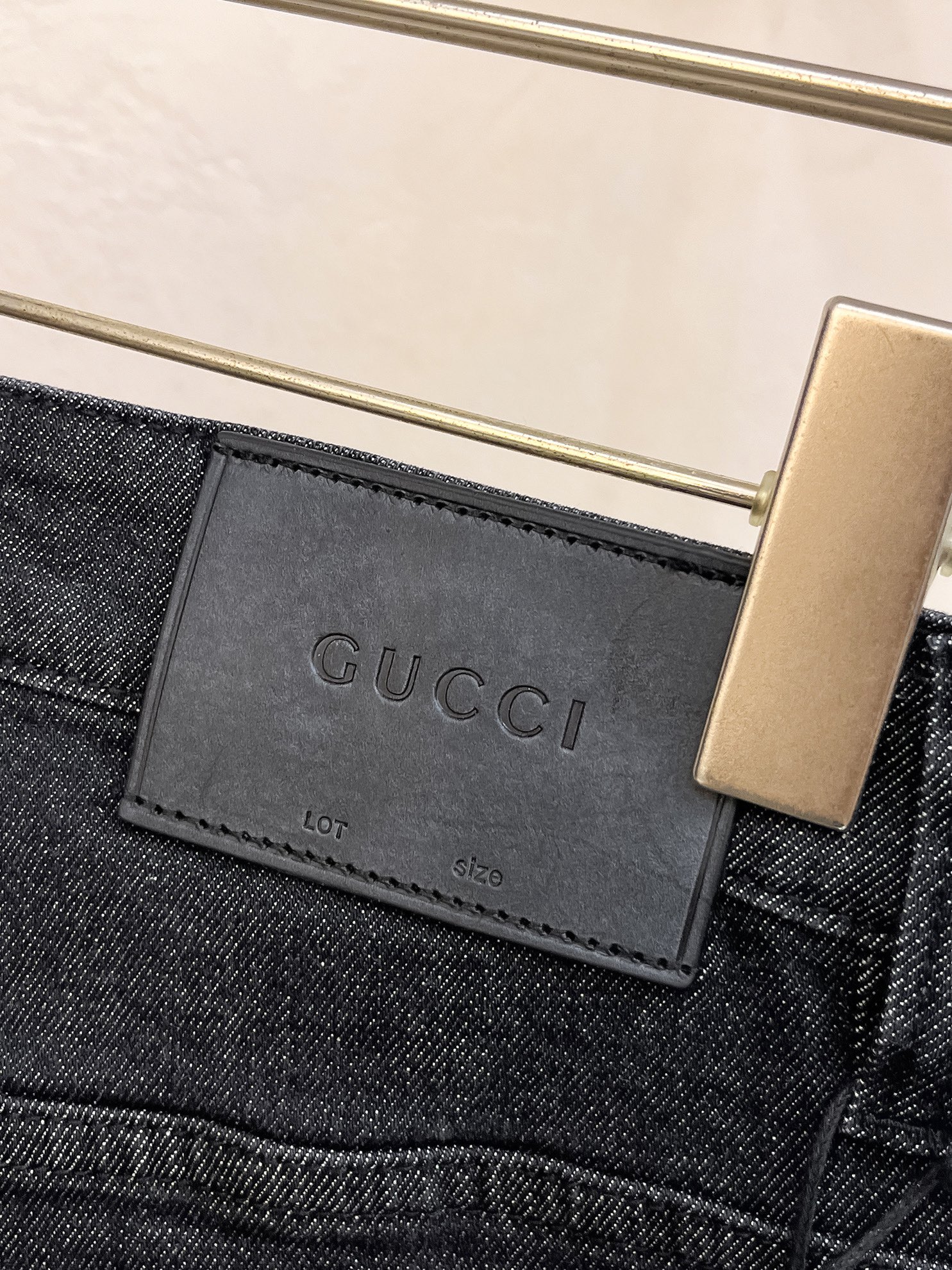 官网专柜同步有售，原单狠货，超级有范儿的一款牛仔裤，定制原版水洗牛仔面料，独特设计，顶级印花工艺字母图案