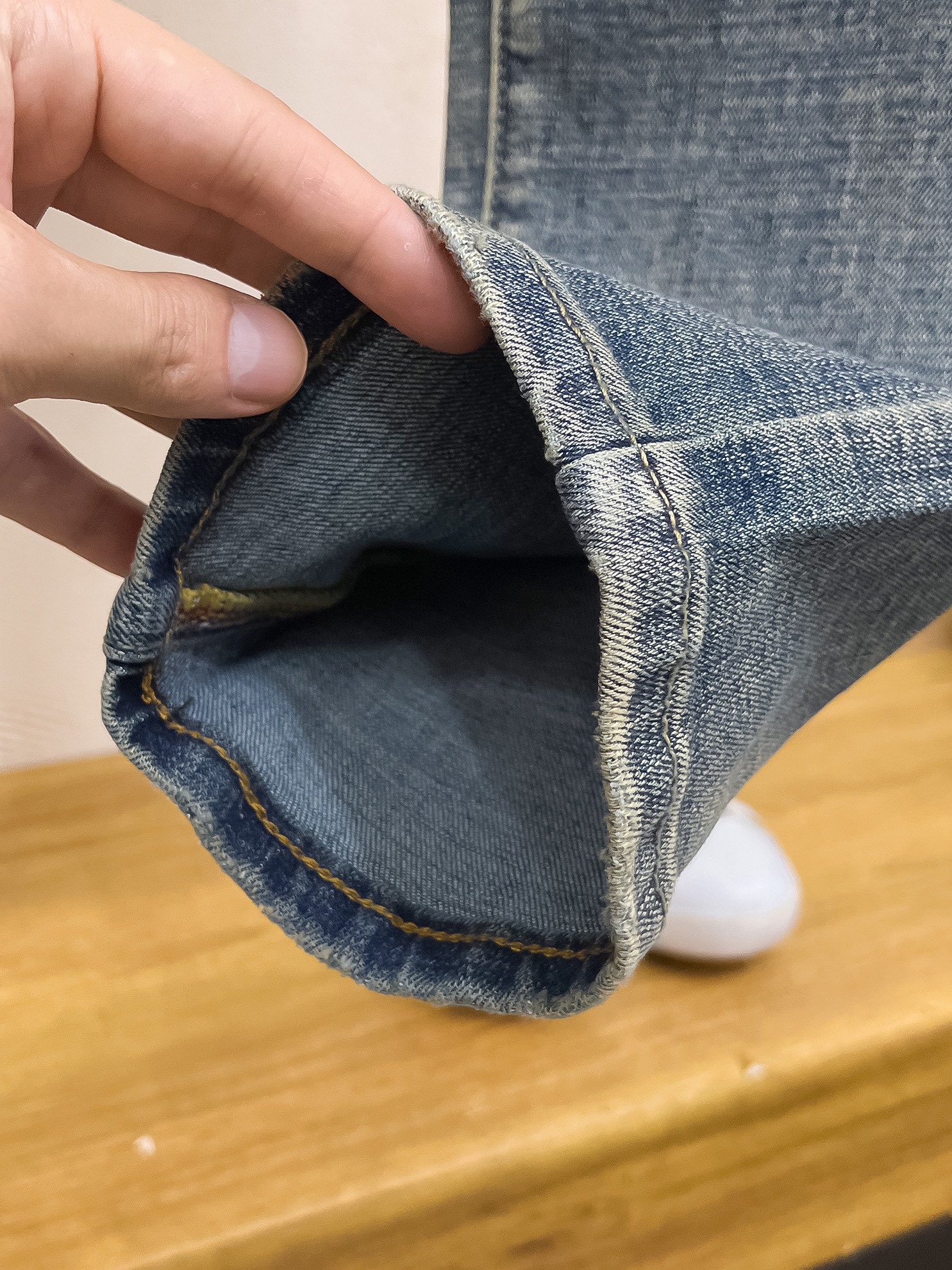 官网专柜同步有售，原单狠货，超级有范儿的一款牛仔裤，定制原版水洗牛仔面料，独特设计，顶级印花工艺字母图案