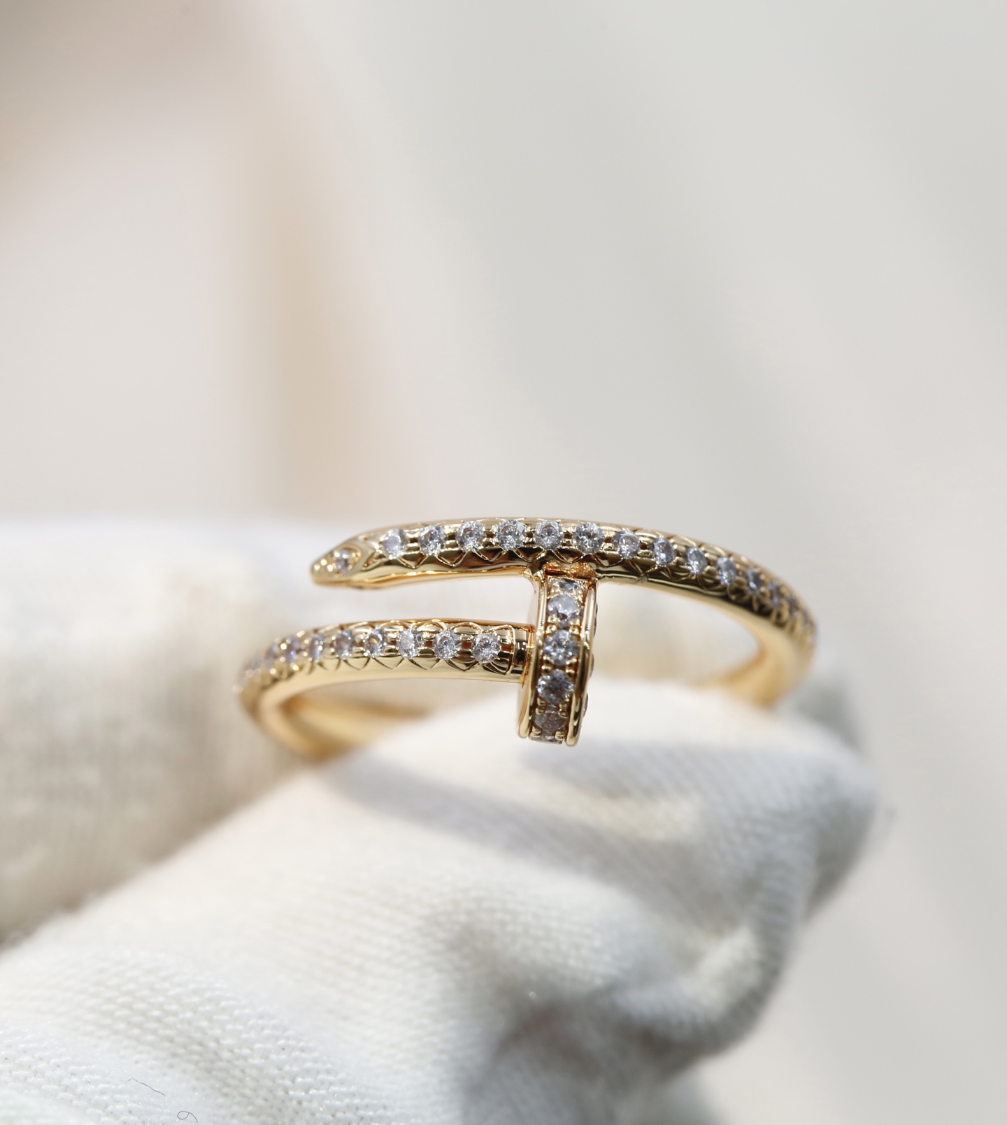 Cartier 卡地亚Juste Un Clou 满钻钉子戒指