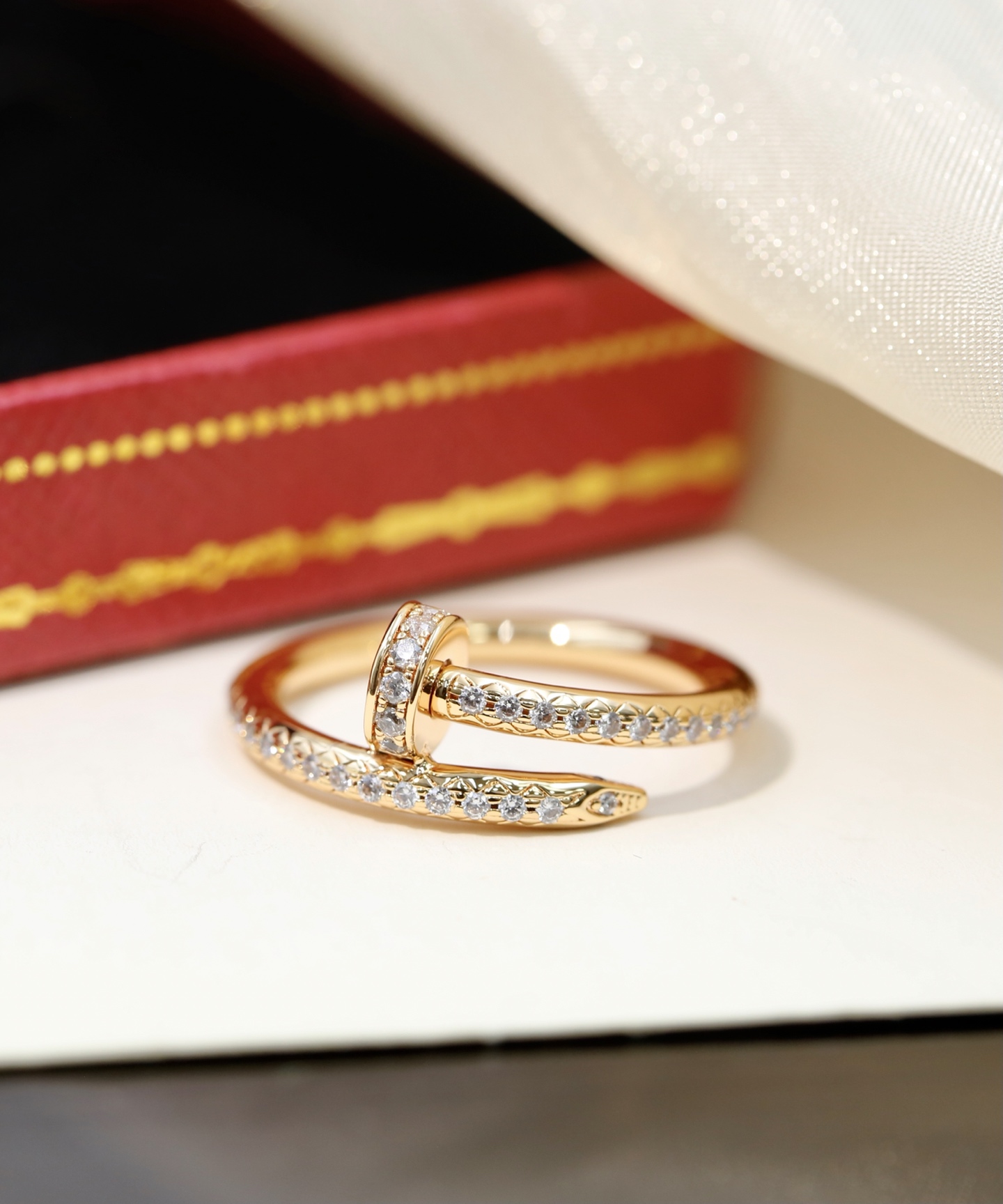 Cartier 卡地亚Juste Un Clou 满钻钉子戒指