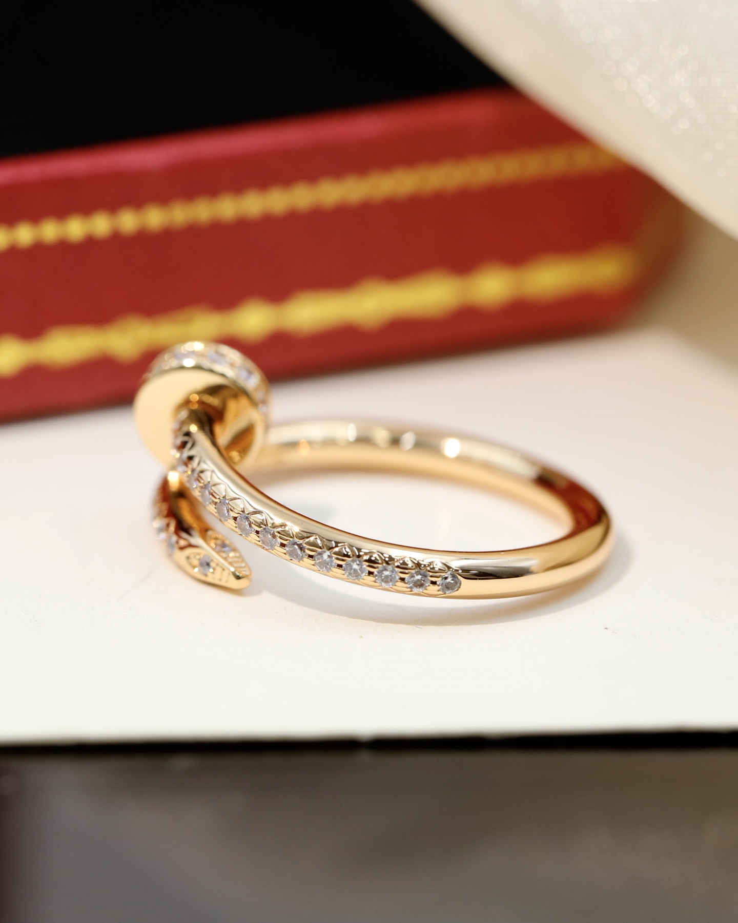 Cartier 卡地亚Juste Un Clou 满钻钉子戒指