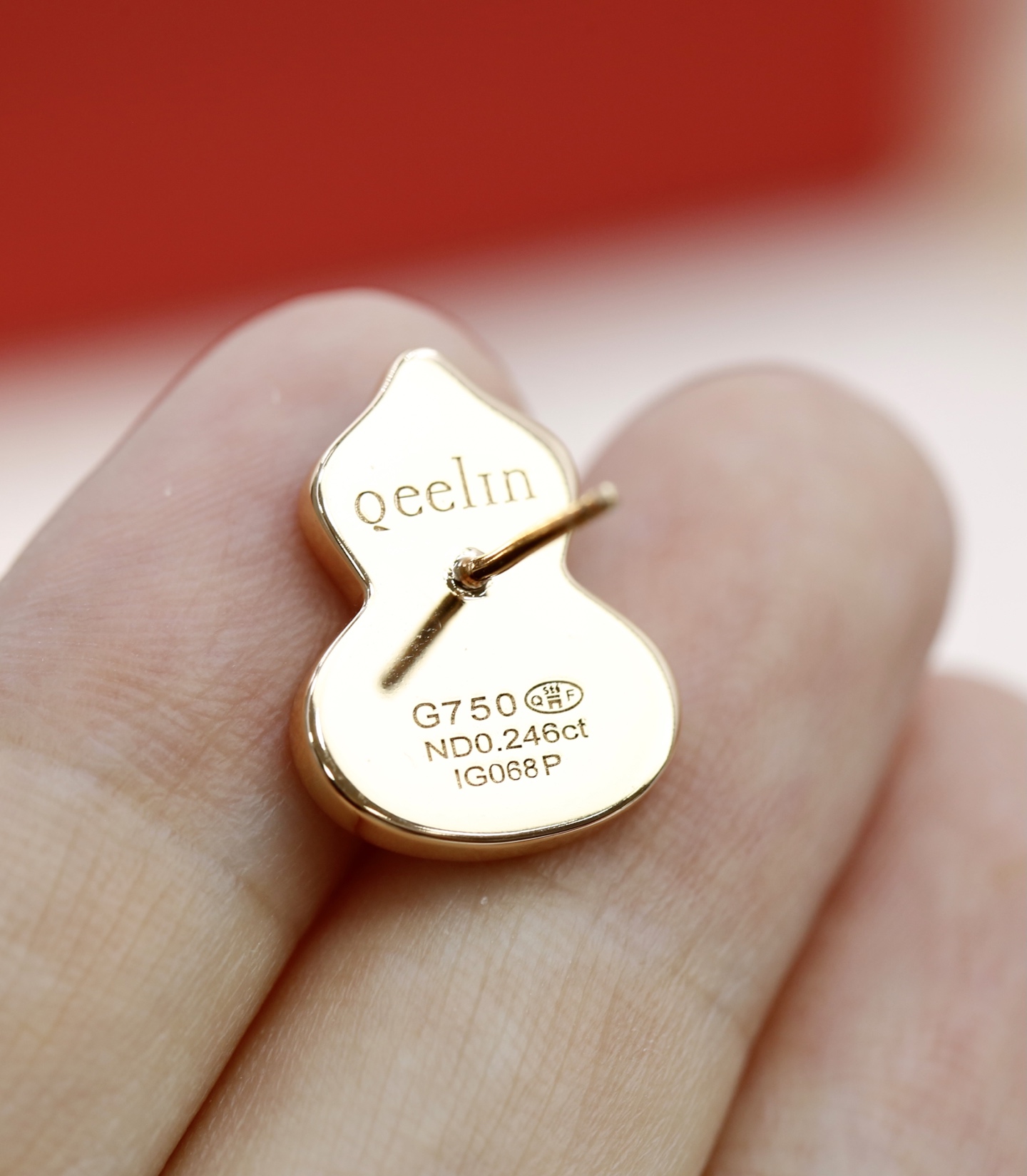Qeelin 麒麟葫芦中号带钻耳钉