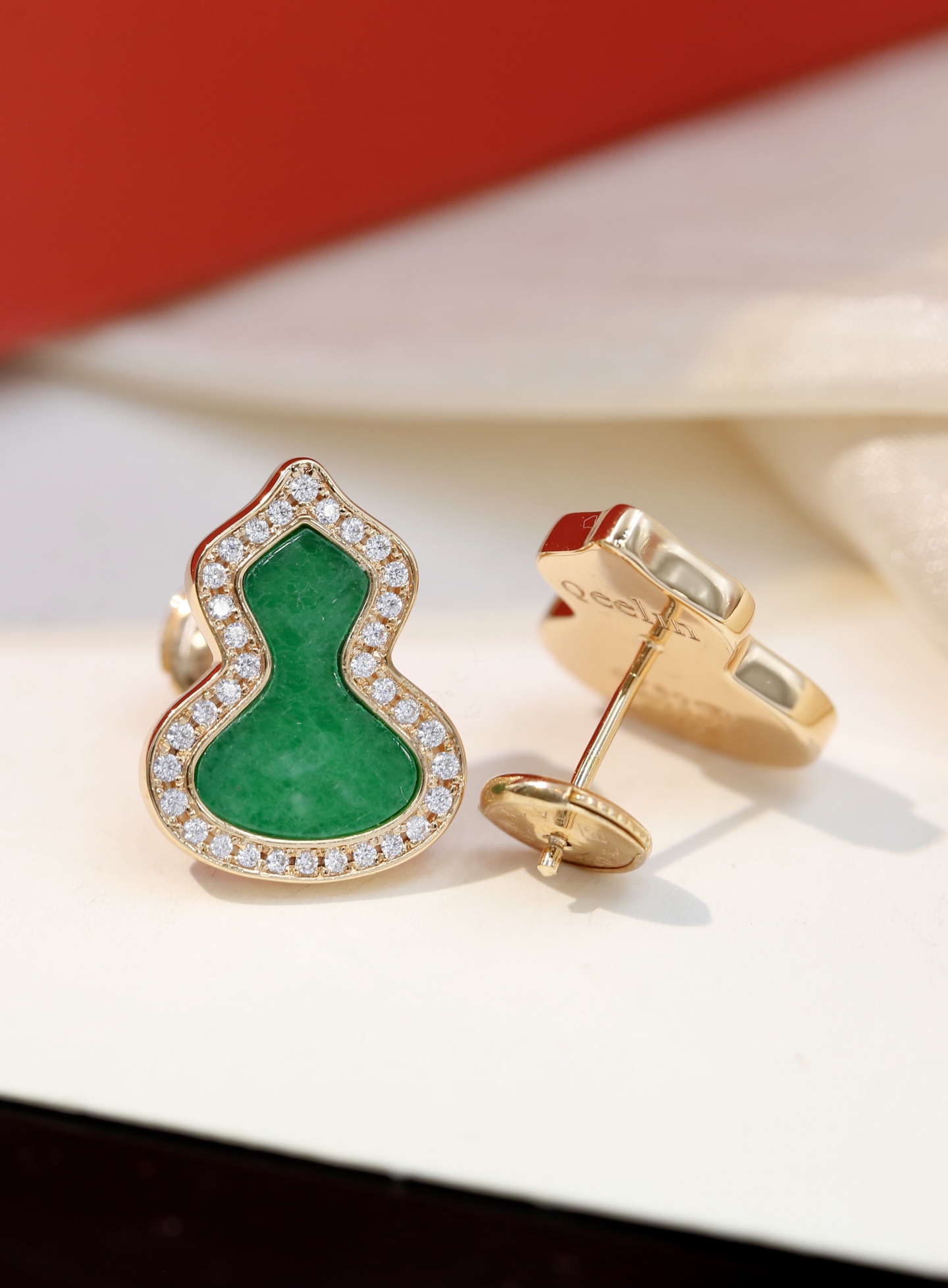 Qeelin 麒麟葫芦中号带钻耳钉