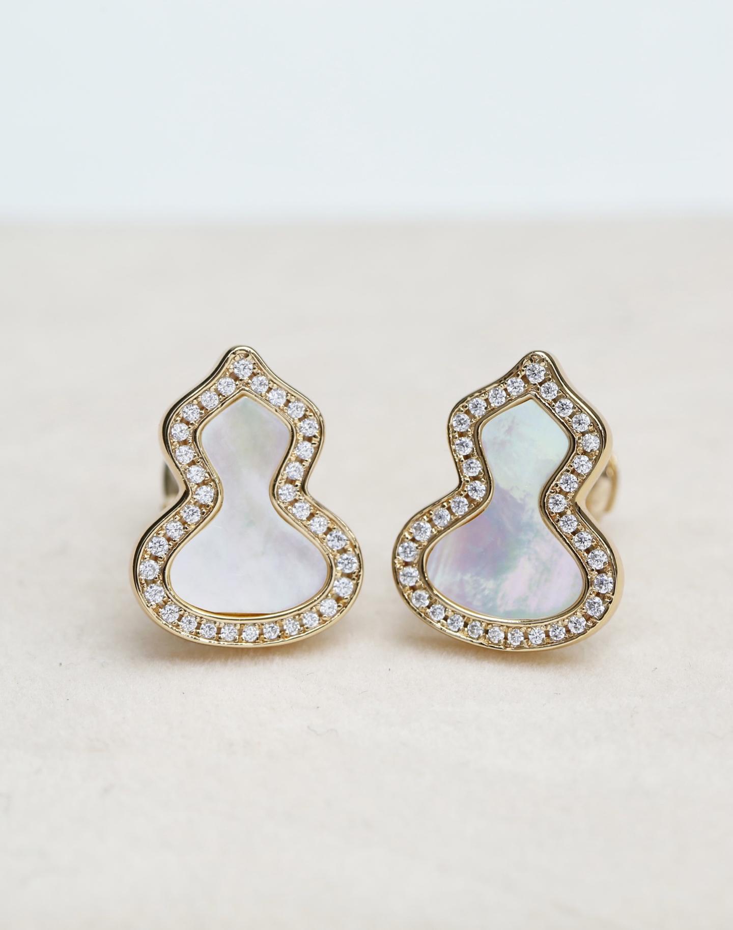 Qeelin 麒麟葫芦中号带钻耳钉