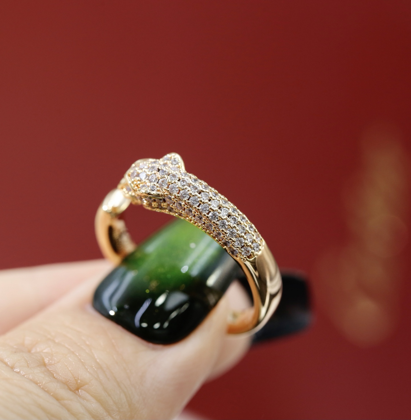 Cartier 把美洲豹最优美的身姿卧于您的玉指 是不是很有趣 它更是一个艺术作品 为生活增加色彩